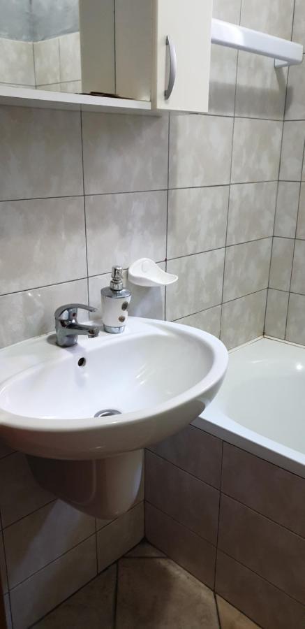 Dormi Oradea Lejlighed Værelse billede